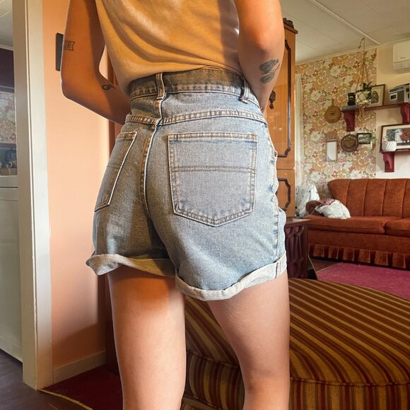 90s Road Runner Lightwash high waisted 100% cotton denim jean shorts! - Picture 5 of 12